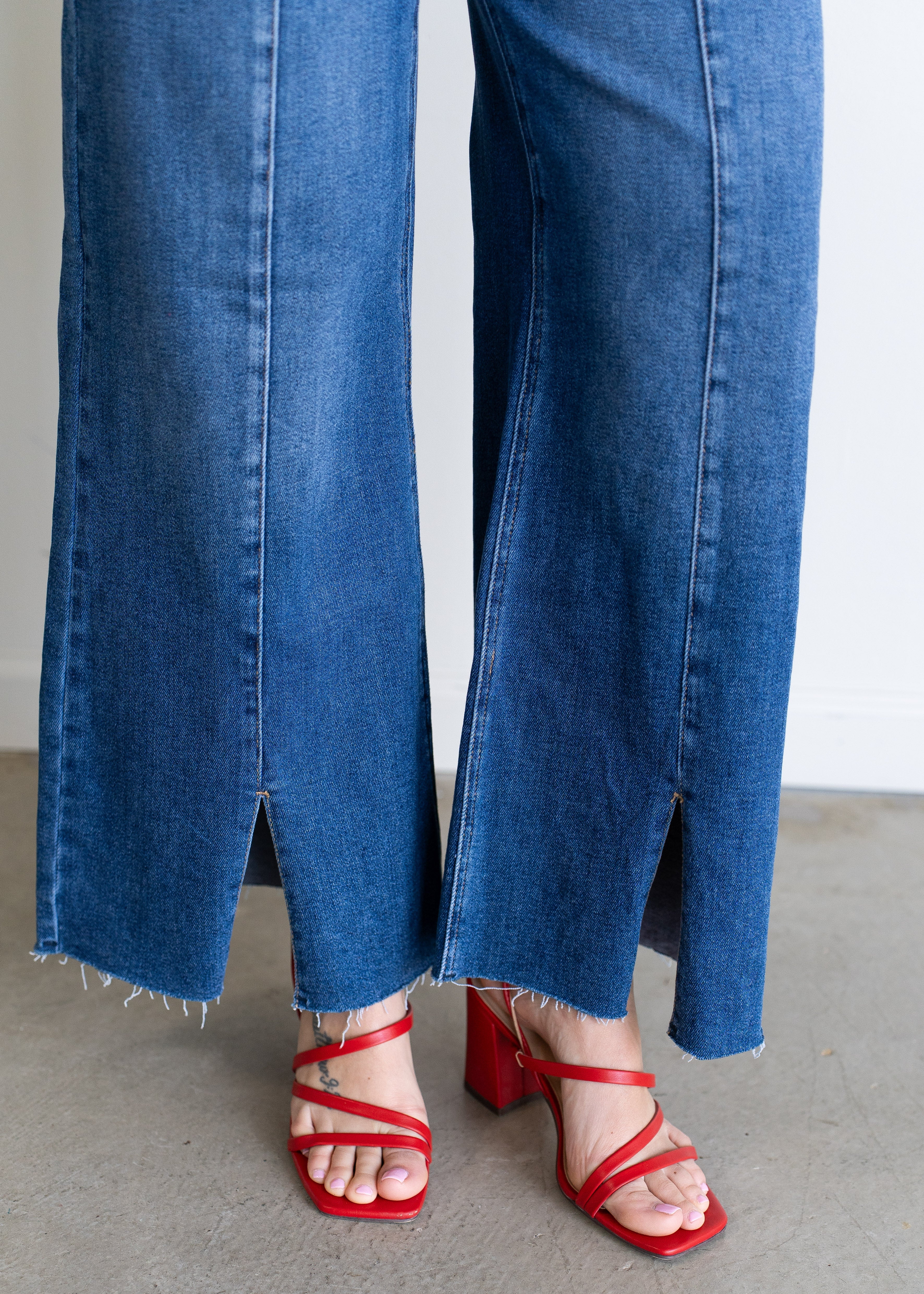 Della Front Slit Crop Jeans
