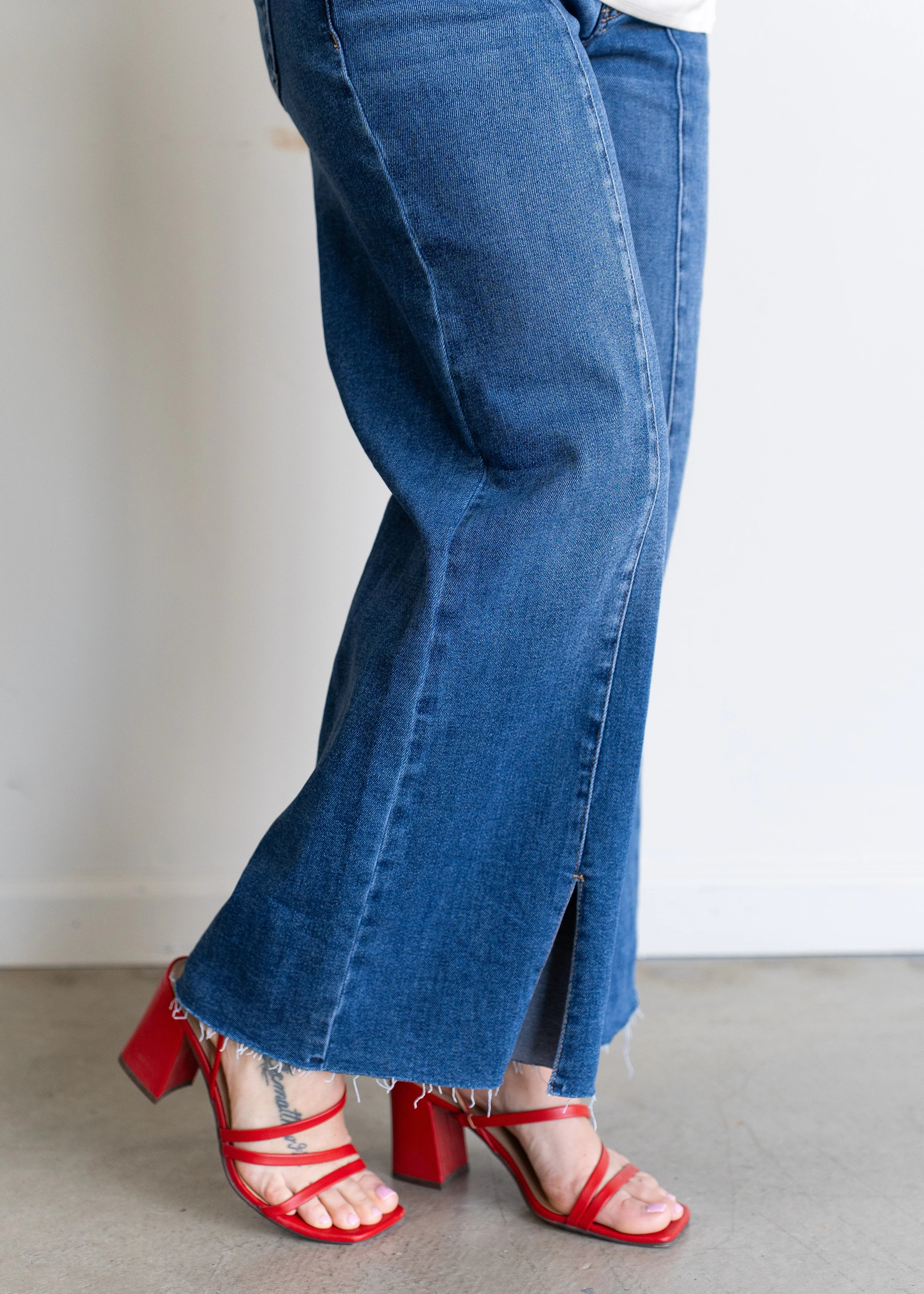 Della Front Slit Crop Jeans